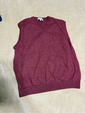 Men's V-Neck Sweater Vest - Wine